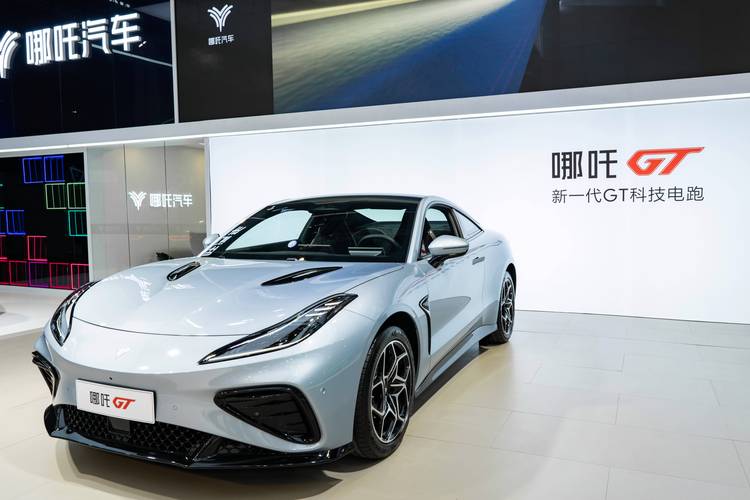 成都温江区纳亿联企业管理咨询哪吒汽车在智能汽车领域的表现，领途汽车在新能源汽车市场中的影响力